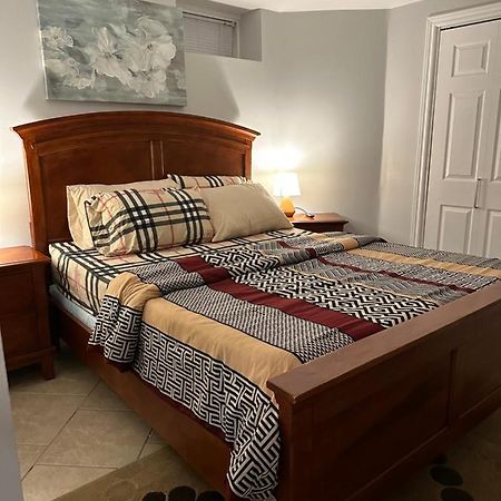 Deluxe Double Room- Hazel Stays Mississauga Exteriér fotografie